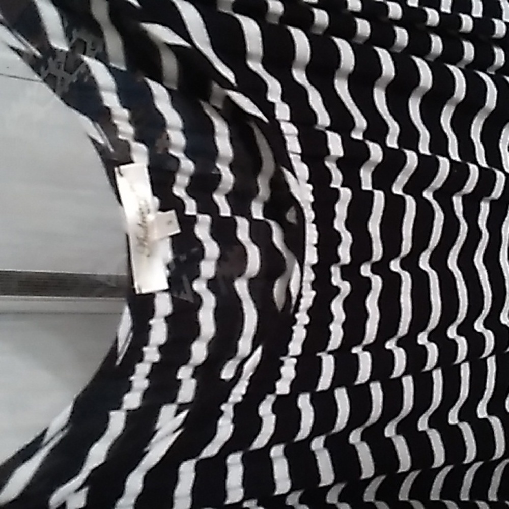 Andre By Unit Small Black&White Striped Tank Top - Picture 5 of 7